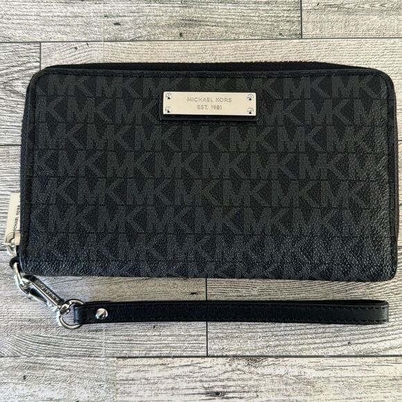 Michael Kors Black Wallet EUC - Picture 1 of 12